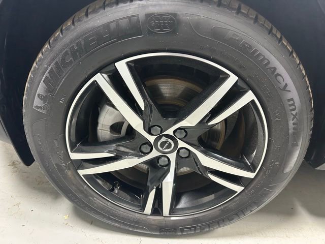 Used 2025 Volvo XC40 B5 Core AWD/4WD image 6