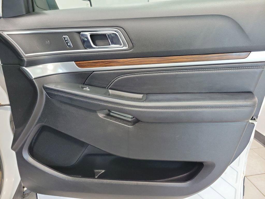 Used 2017 Ford Explorer Limited image 25