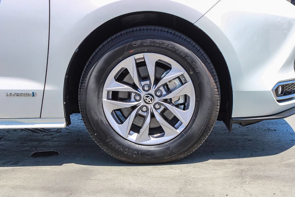 Used 2021 Toyota Sienna XLE w/ XLE Plus Package FWD image 10
