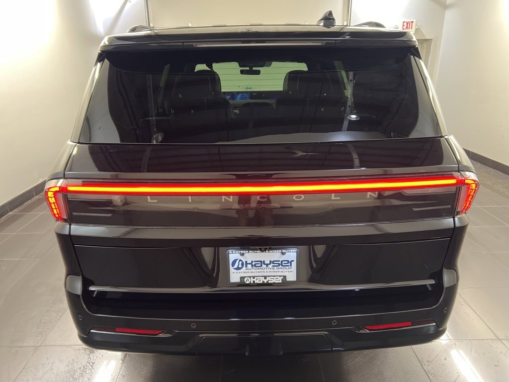 New 2026 Lincoln Navigator Reserve image 5