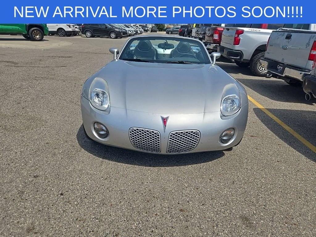 Used 2006 Pontiac Solstice Convertible w/ Premium Package RWD image 2