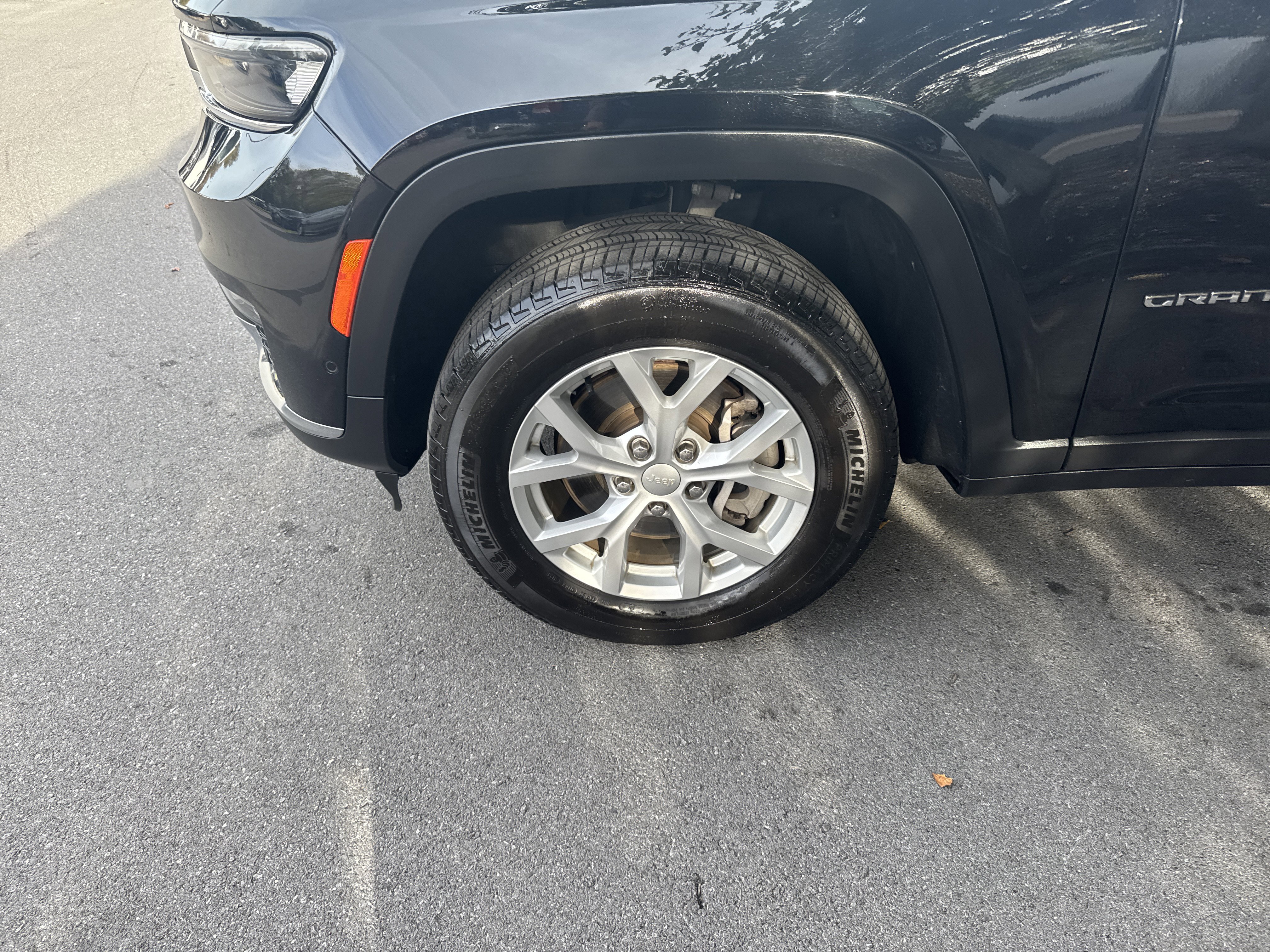 Used 2023 Jeep Grand Cherokee L Limited w/ Luxury Tech Group II image 11