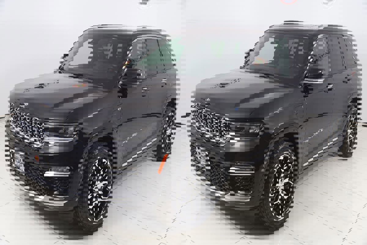 Used 2023 Jeep Grand Cherokee Summit image 28