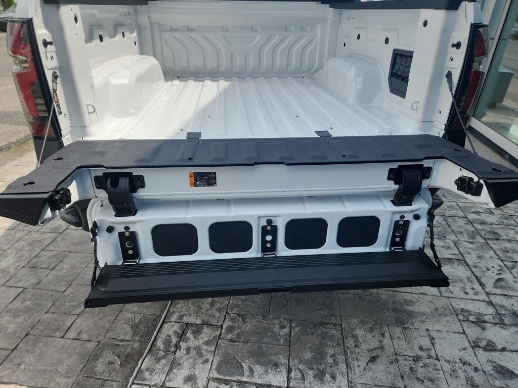 New 2025 Chevrolet Silverado EV LT image 6