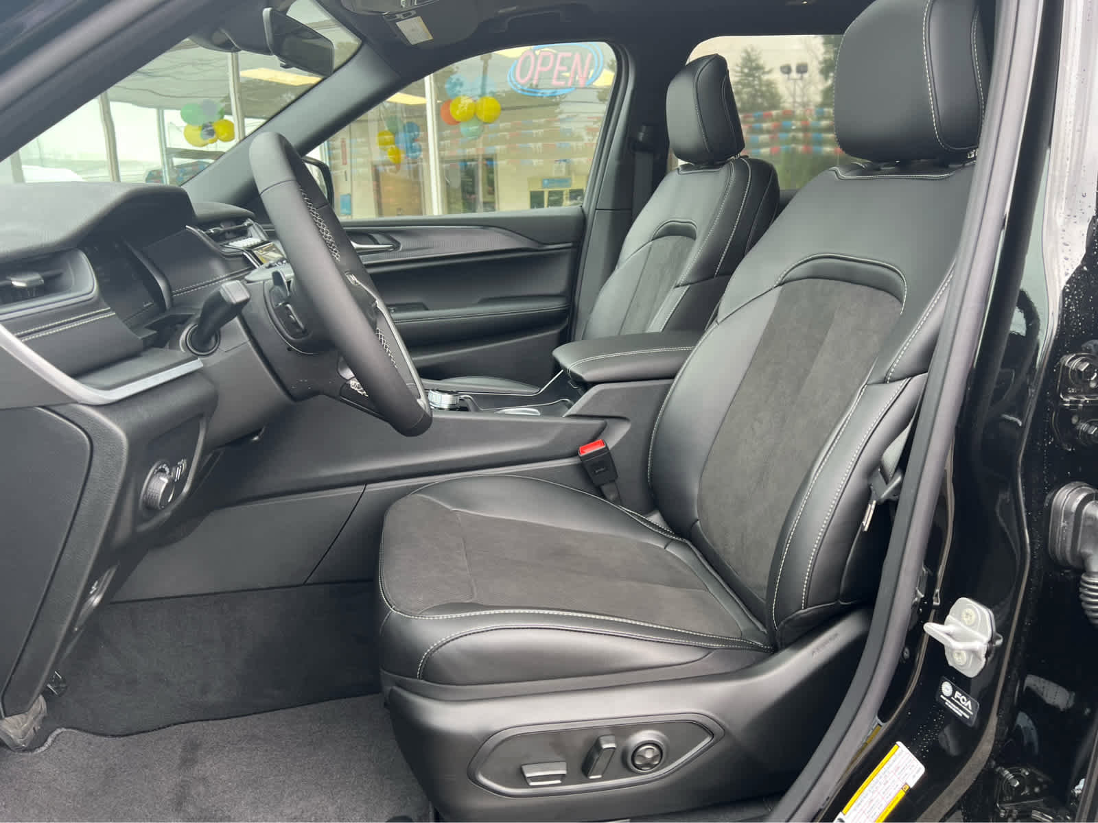 New 2025 Jeep Grand Cherokee L Altitude image 17