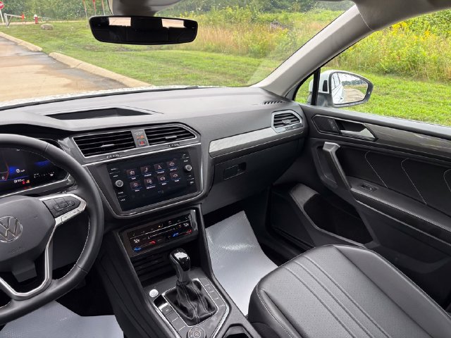 Used 2024 Volkswagen Tiguan SE AWD/4WD image 53