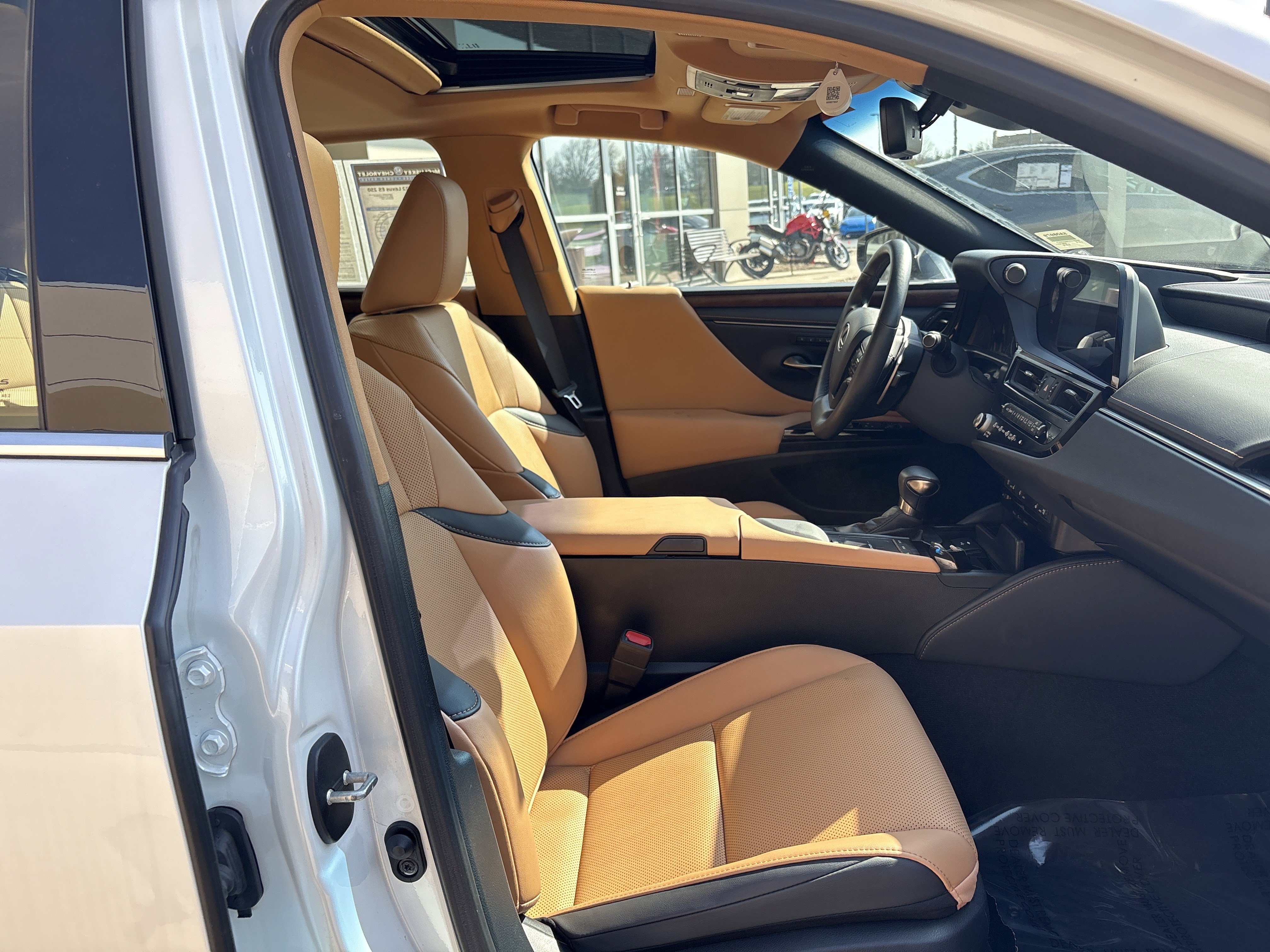 Certified 2022 Lexus ES 250 w/ Premium Package image 33