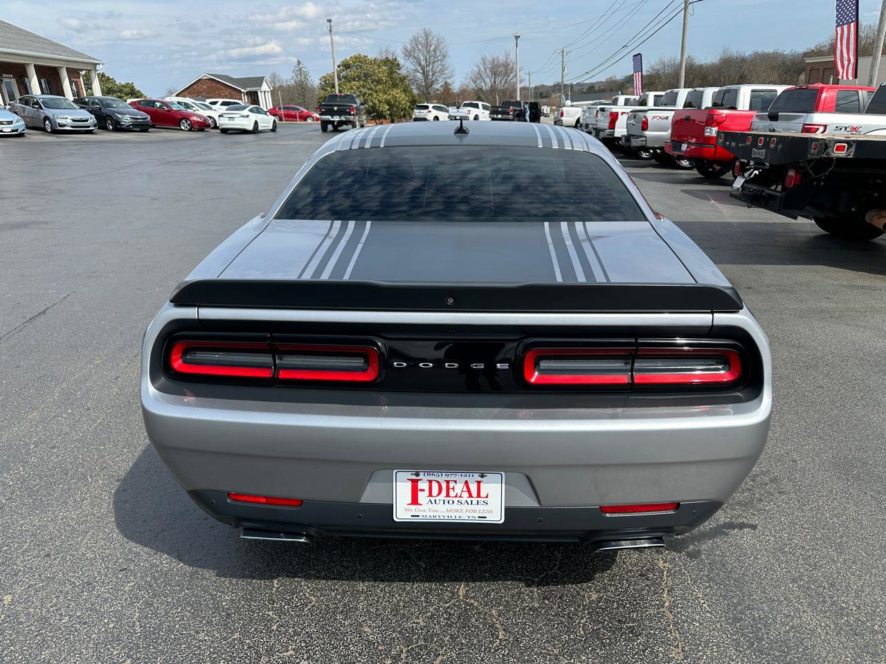 Used 2016 Dodge Challenger R/T RWD image 3