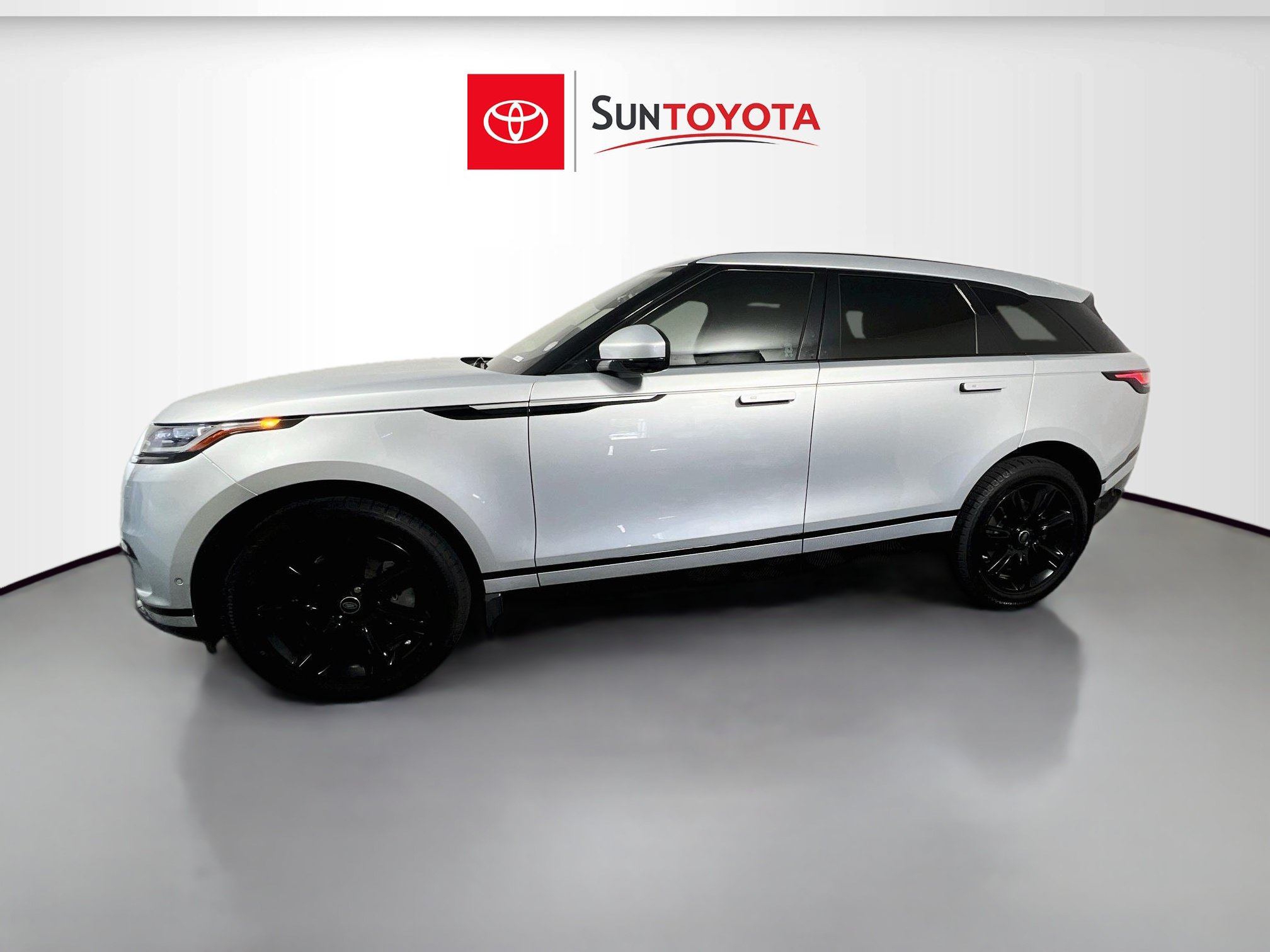 Used 2021 Land Rover Range Rover Velar S AWD/4WD image 4