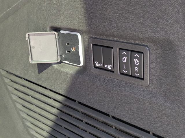New 2026 Chevrolet Suburban Premier w/ Sun And Tow Package AWD/4WD image 33