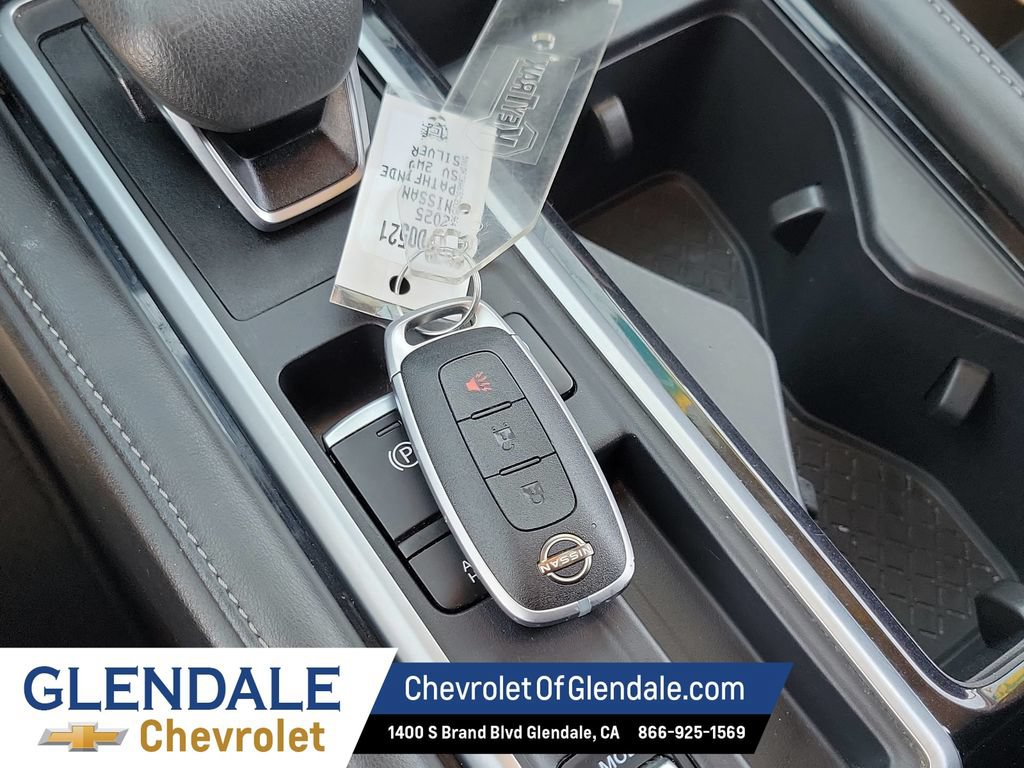 Used 2025 Nissan Pathfinder SV FWD image 35