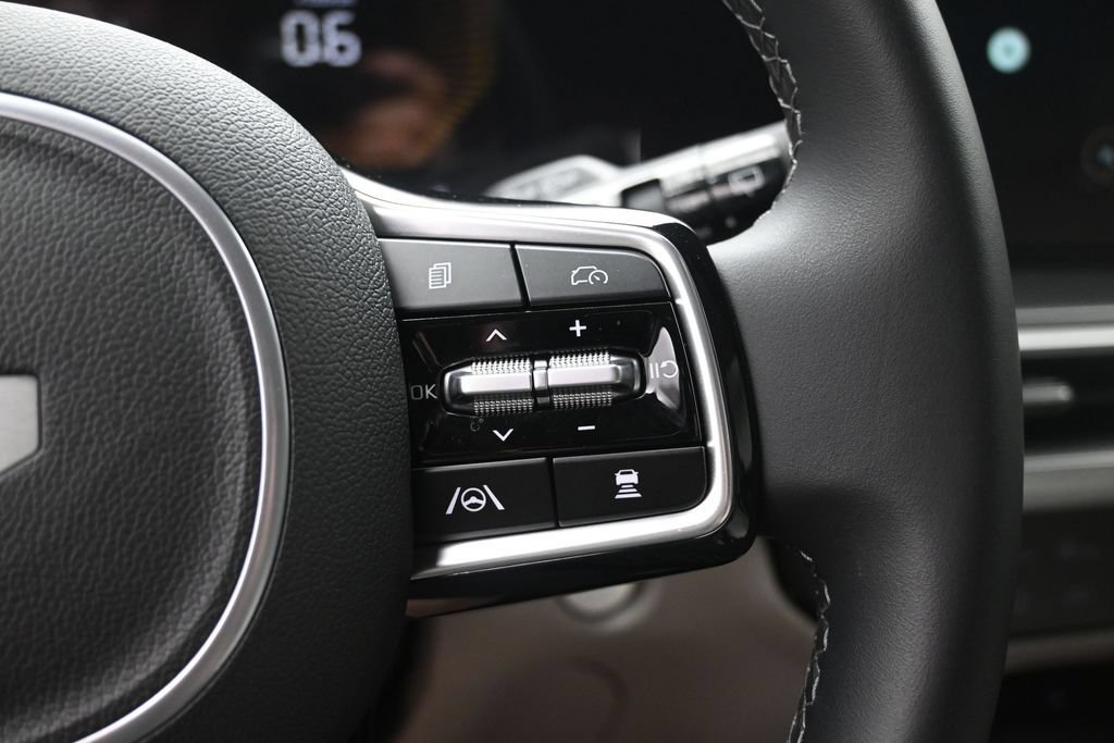 Used 2025 Kia Sorento S FWD image 15