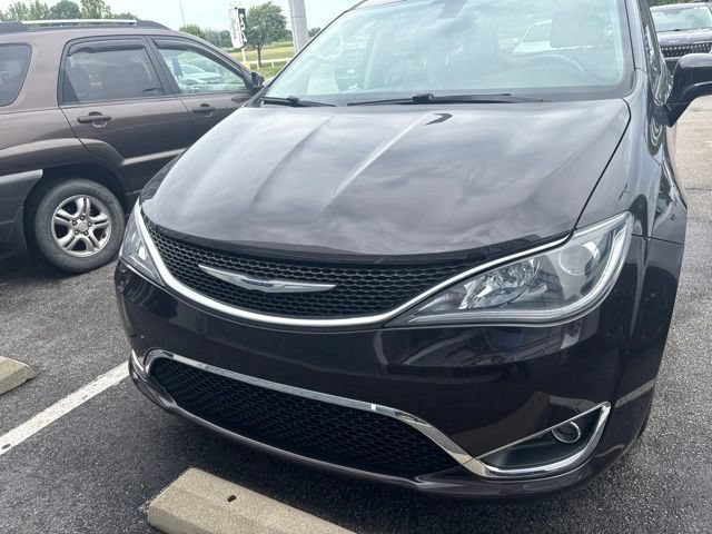 Used 2018 Chrysler Pacifica Touring Plus FWD image 4