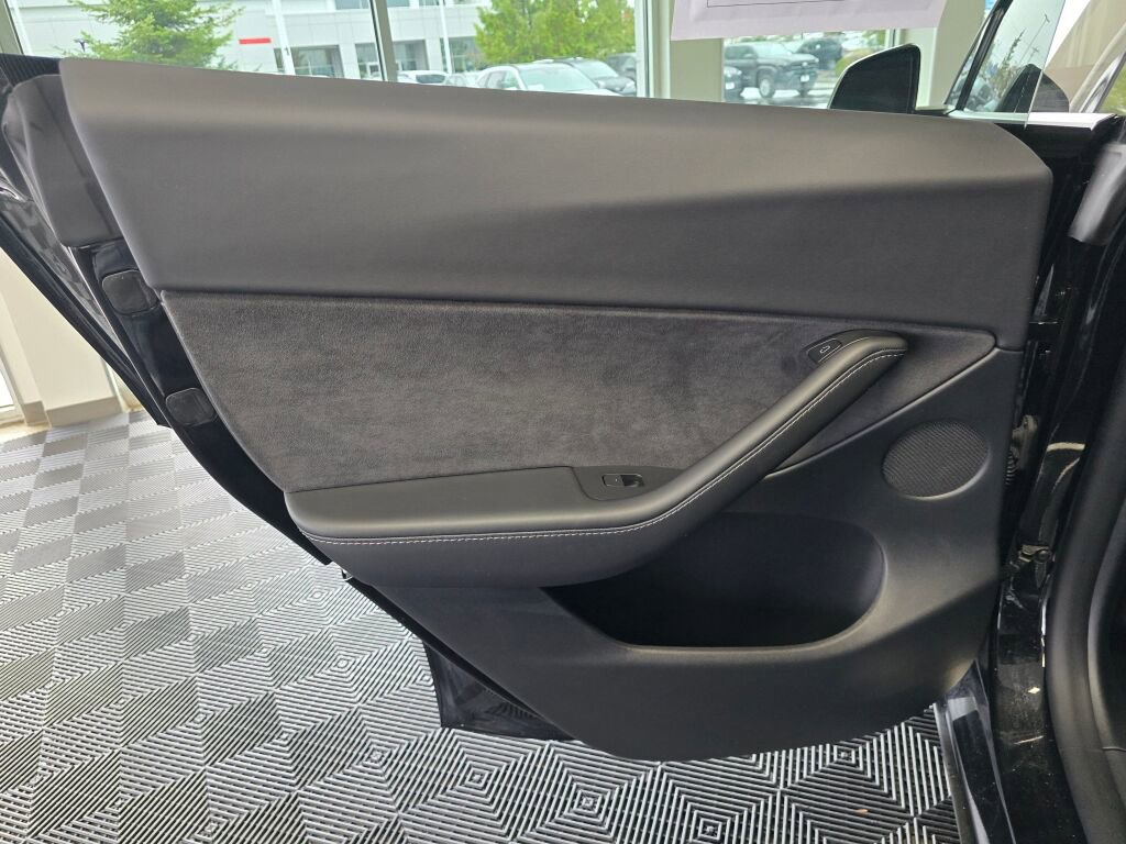 Used 2021 Tesla Model Y Long Range image 41