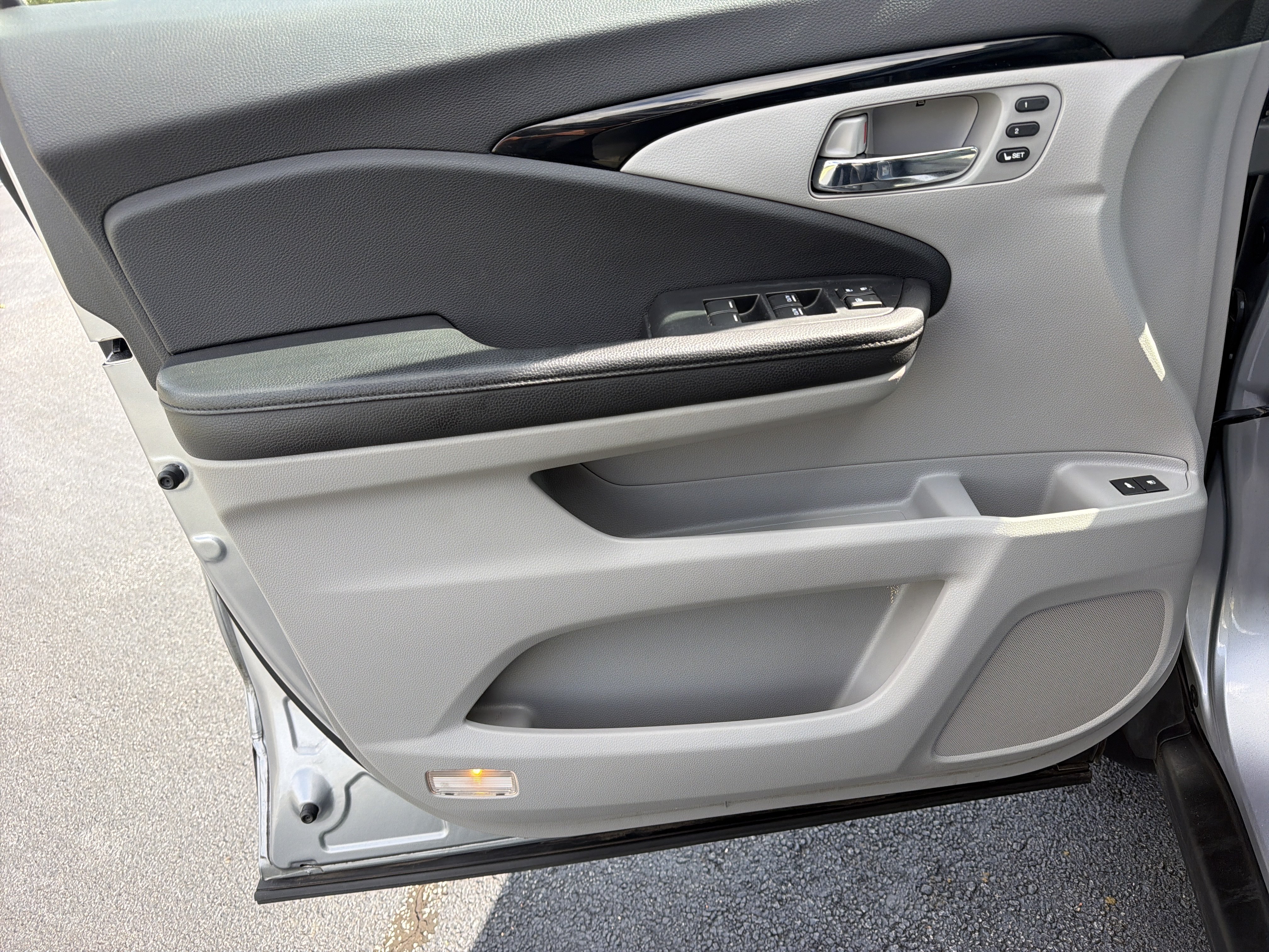 Used 2016 Honda Pilot Touring image 22