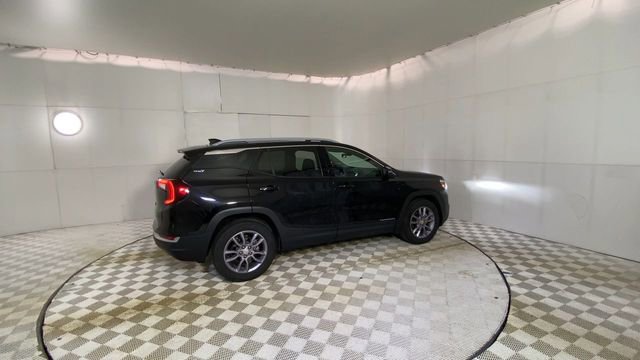 Used 2023 GMC Terrain SLT image 8