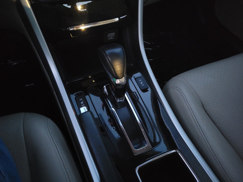 Used 2017 Honda Accord EX-L image 31