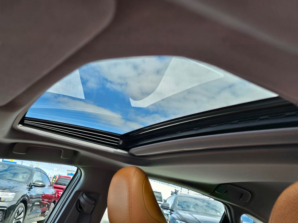 Used 2019 Toyota Avalon Limited w/ Advanced Safety Package FWD image 5