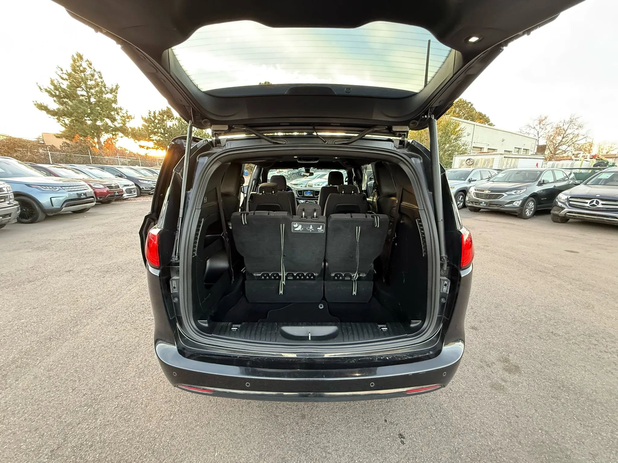 Used 2018 Chrysler Pacifica Touring Plus w/ S Appearance Package image 20