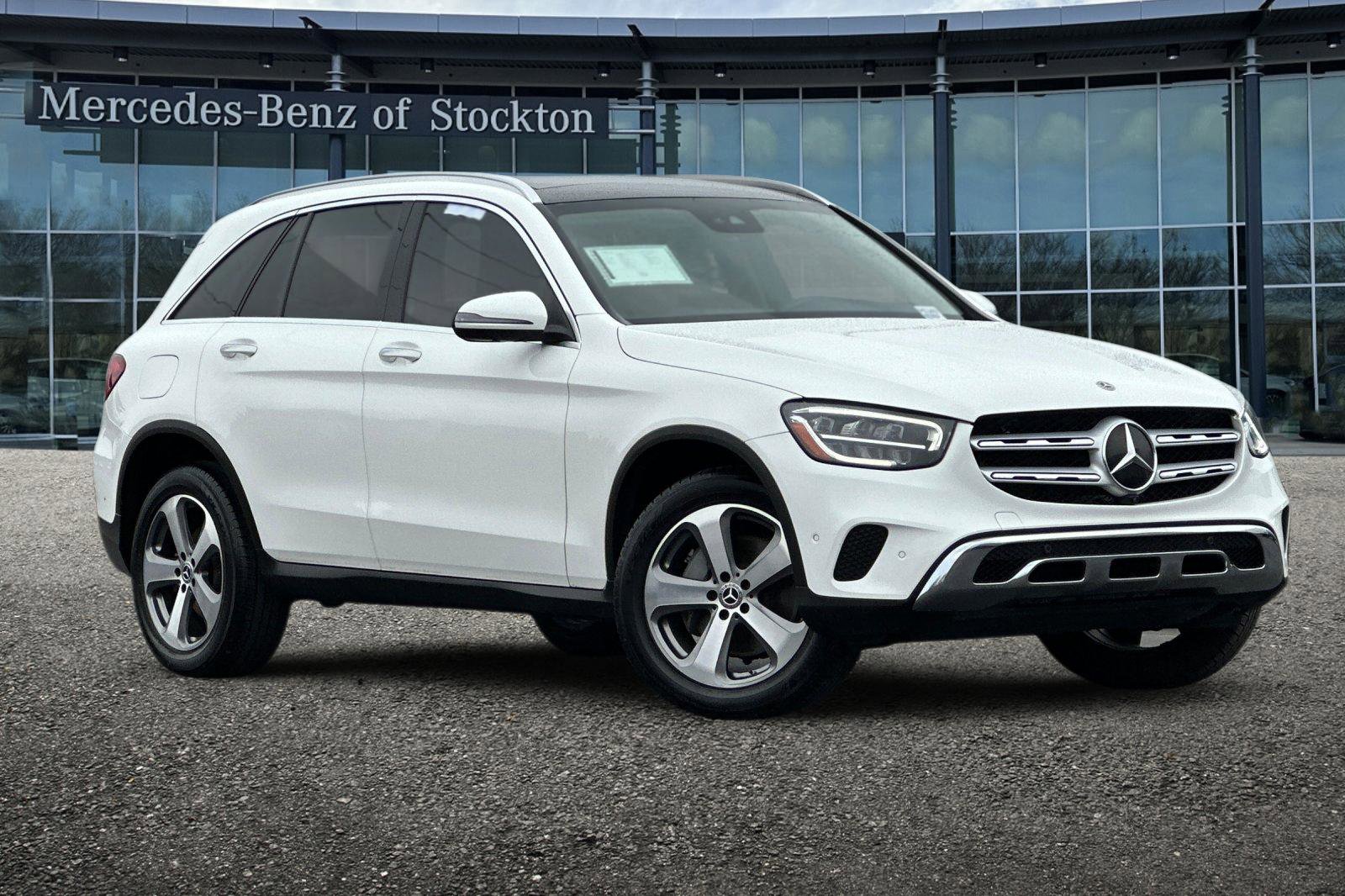 Used 2022 Mercedes-Benz GLC 300 4MATIC w/ Premium Package Lite image 2