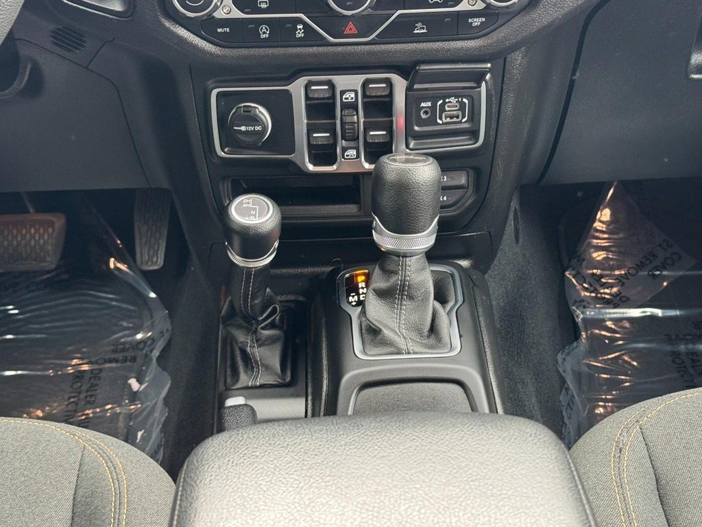 Used 2025 Jeep Gladiator Sport AWD/4WD image 17