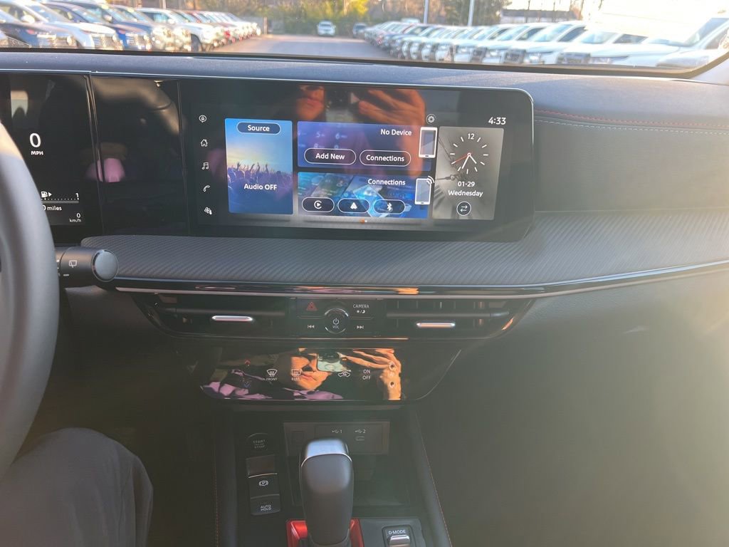 New 2025 Nissan Kicks SR image 17