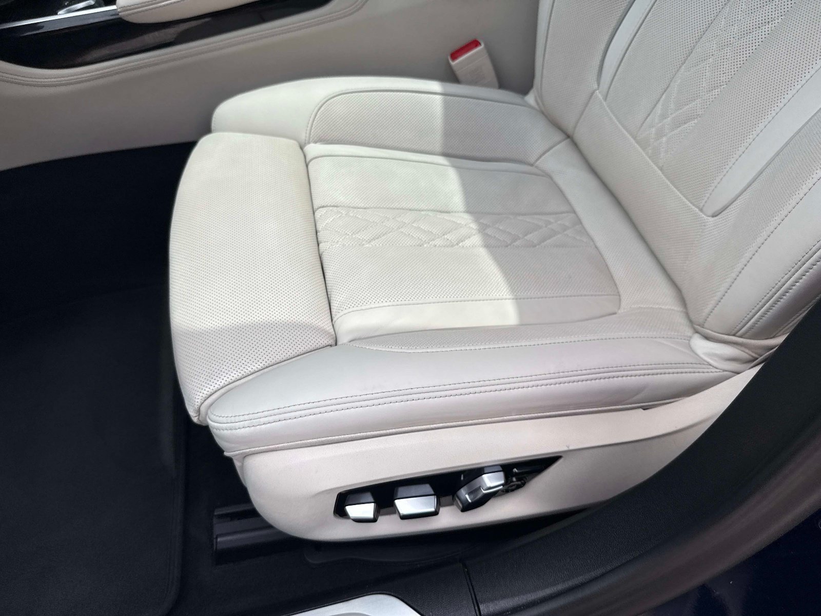 Used 2022 BMW 750i xDrive w/ Executive Package AWD/4WD image 22