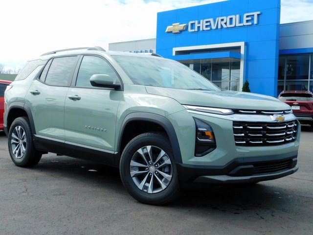 Used 2025 Chevrolet Equinox LT w/ Convenience Package II image 2