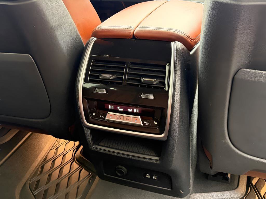 Used 2022 BMW X7 M50i AWD/4WD image 34