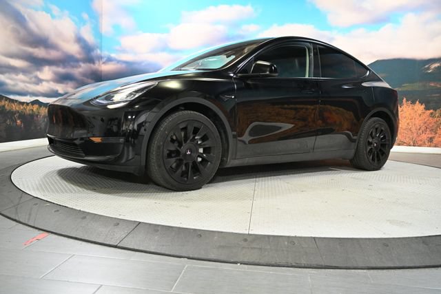 Used 2022 Tesla Model Y Long Range AWD/4WD image 3