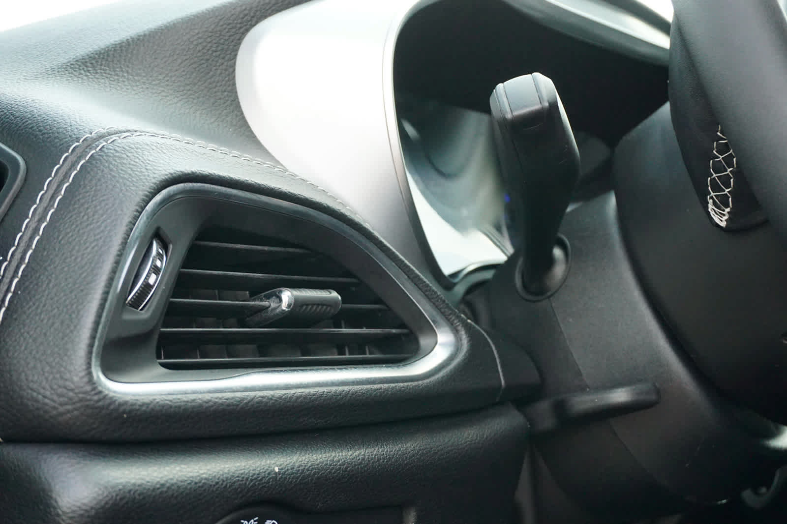 Used 2025 Chrysler Pacifica Limited FWD image 26