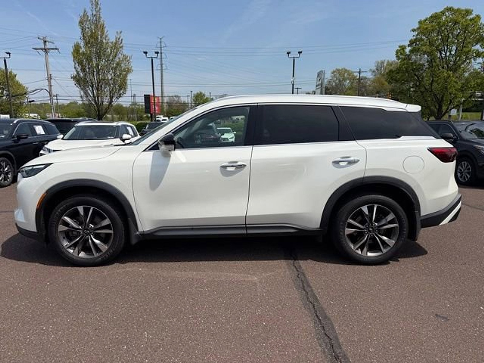 Certified 2023 INFINITI QX60 Luxe w/ Performance Audio Package AWD/4WD image 4