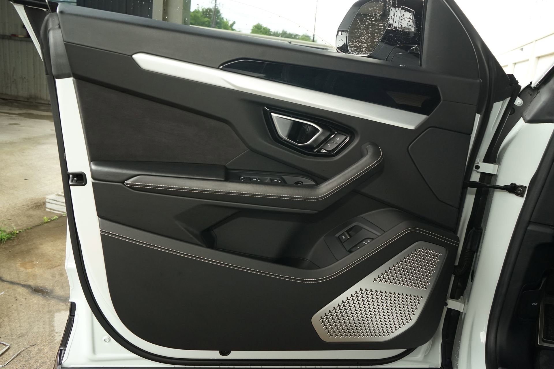 Used 2020 Lamborghini Urus image 30