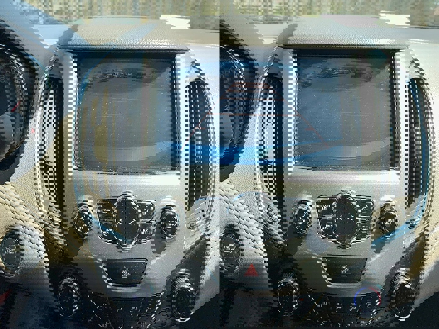 Used 2017 Chevrolet Cruze Premier FWD image 25