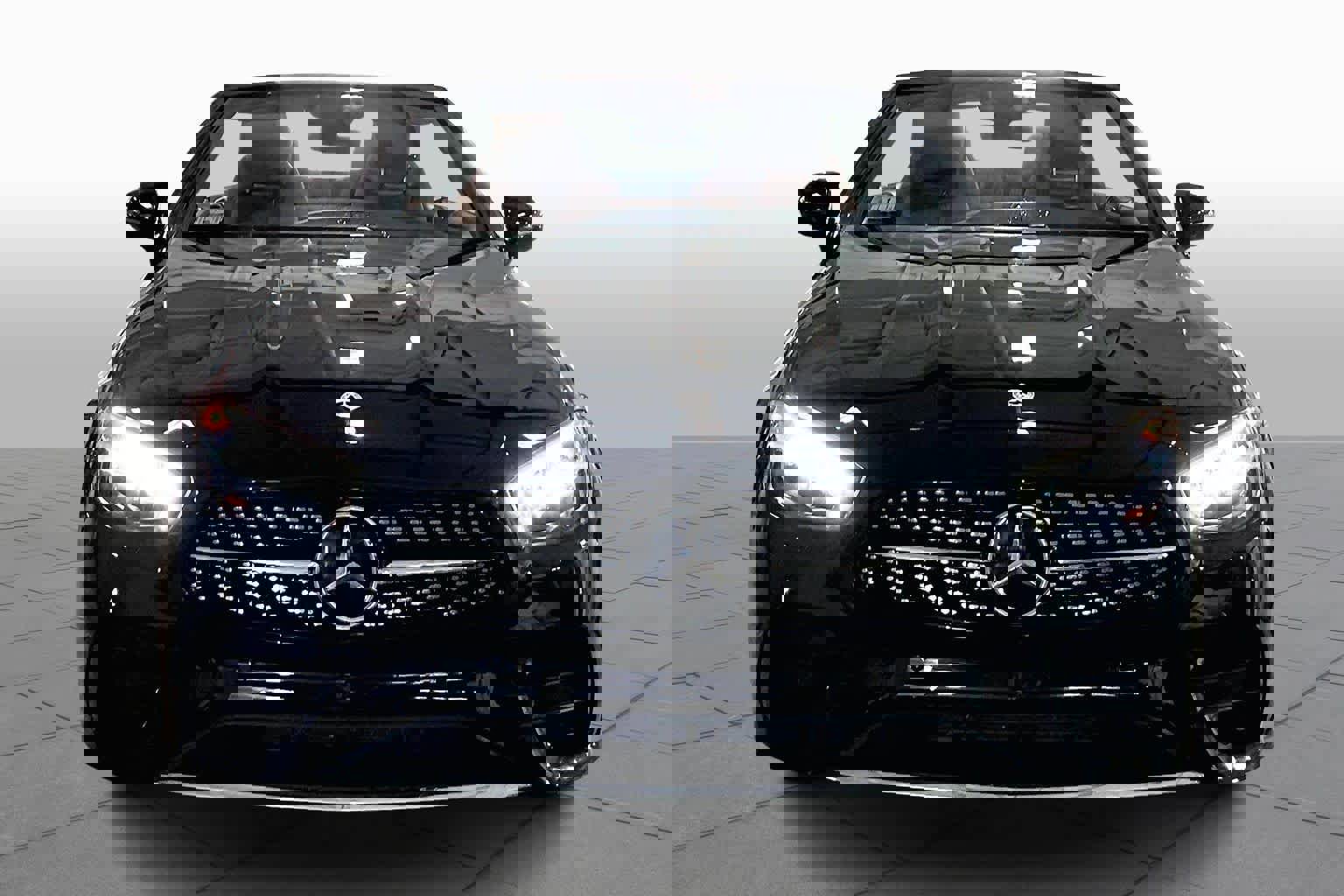 Used 2023 Mercedes-Benz E 450 4MATIC Cabriolet image 4