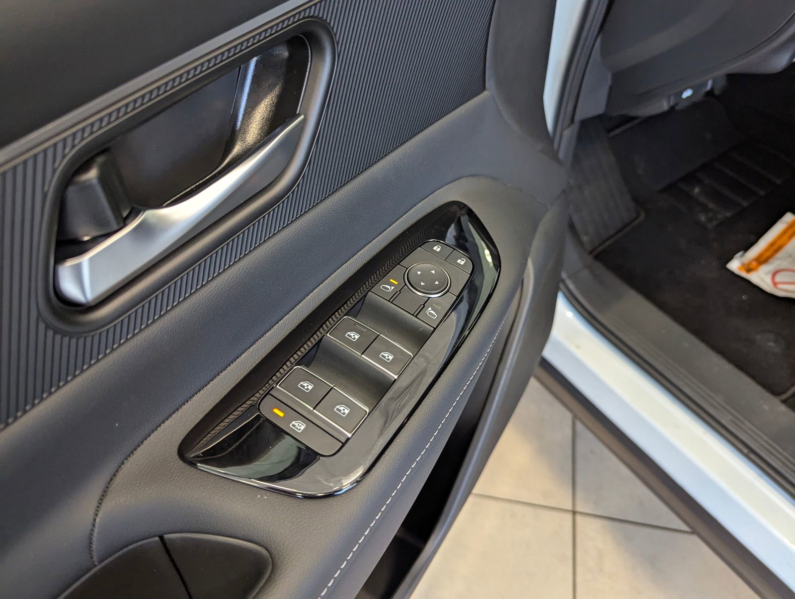 New 2025 Nissan Murano SV image 8