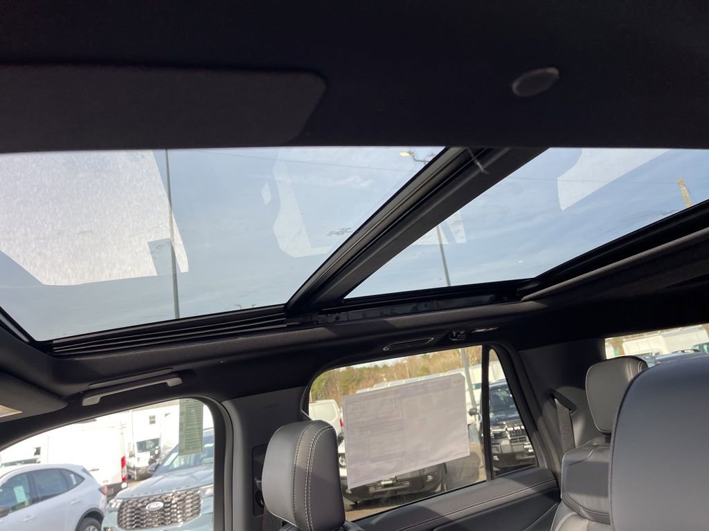 New 2025 Ford Expedition Max Platinum w/ Stealth Performance Package image 16