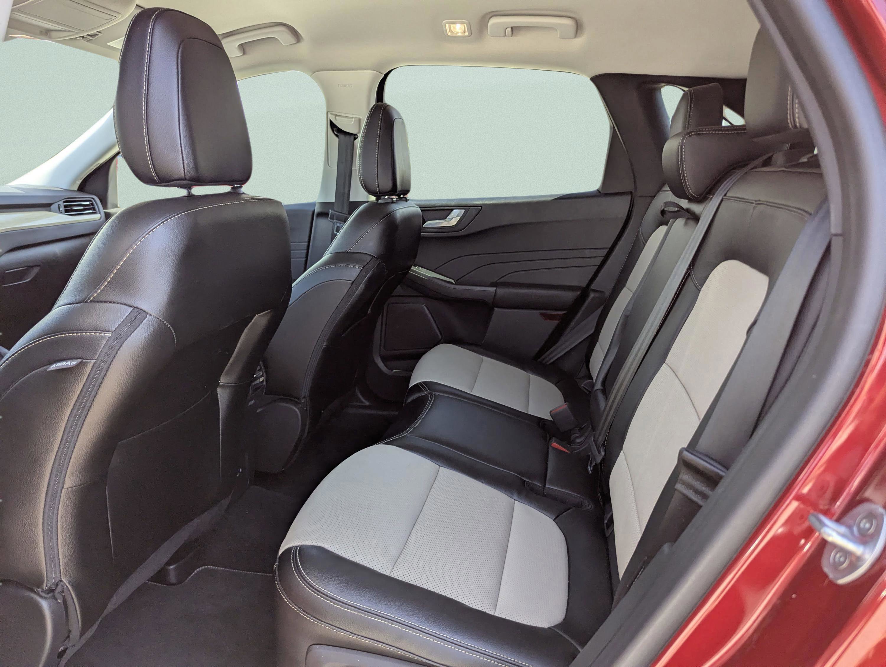 Used 2022 Ford Escape Titanium w/ Titanium Premium Package FWD image 33