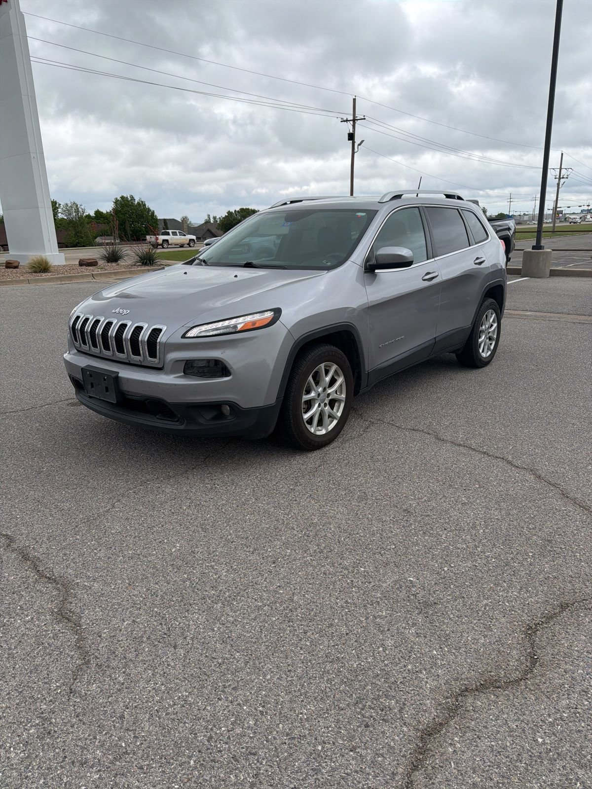 Used 2018 Jeep Cherokee Latitude image 1
