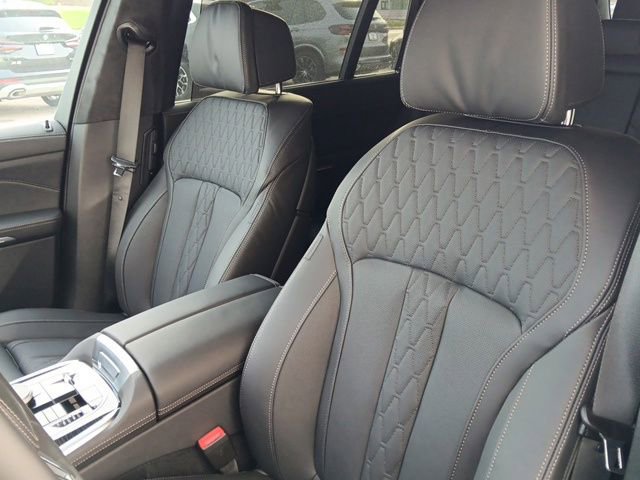Used 2025 BMW X7 M60i image 18
