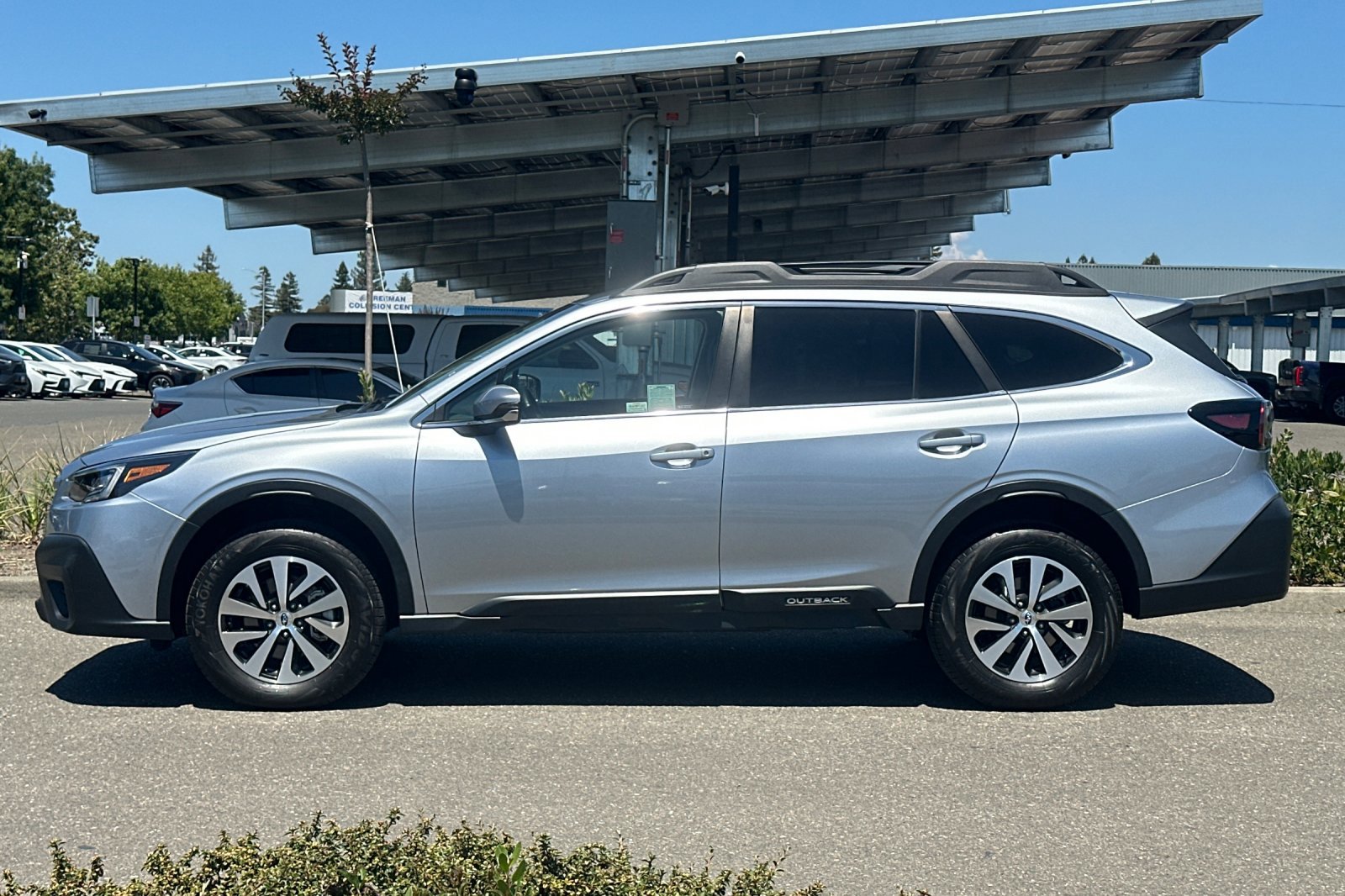 Used 2022 Subaru Outback Premium image 7