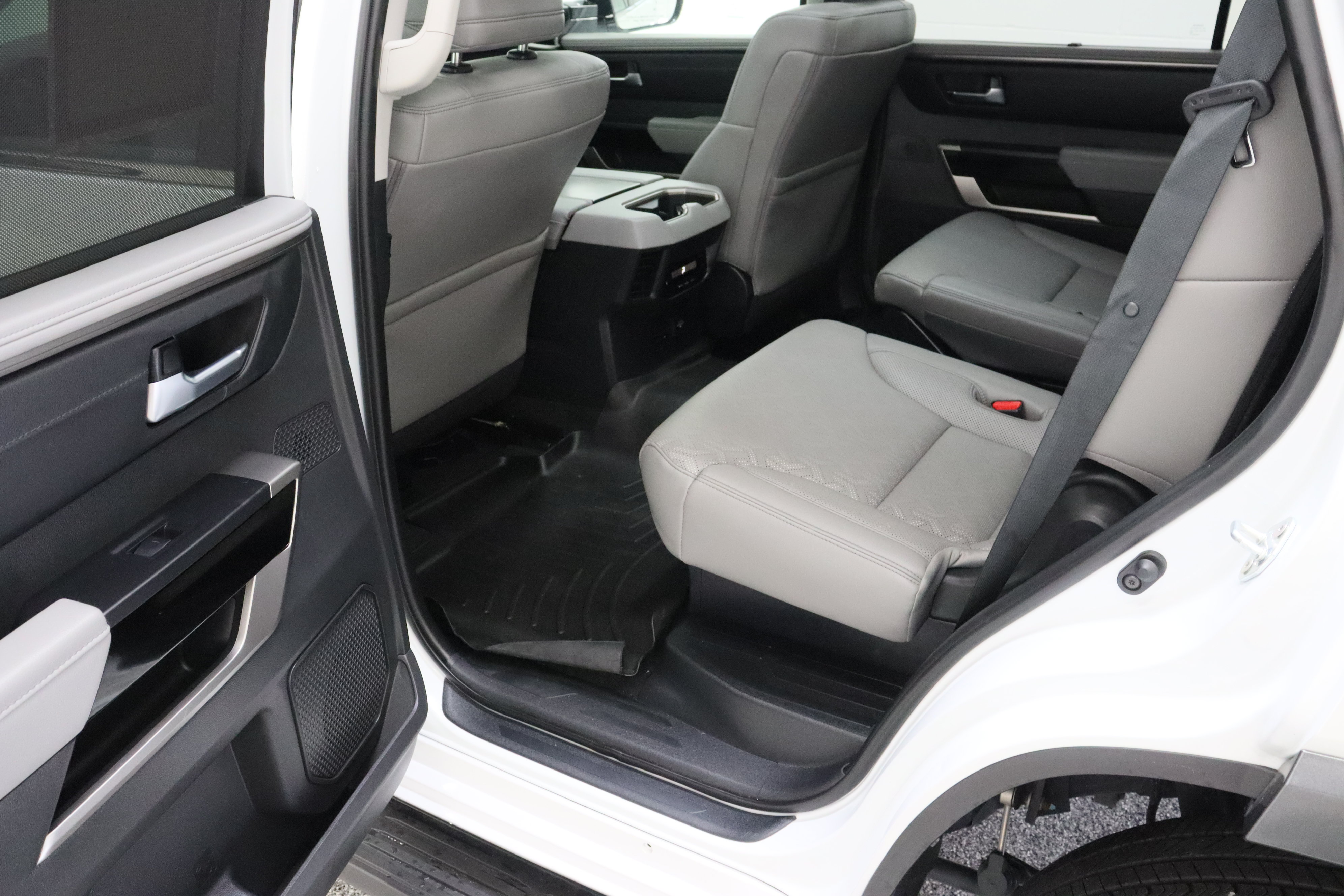 Certified 2024 Toyota Sequoia Limited AWD/4WD image 30