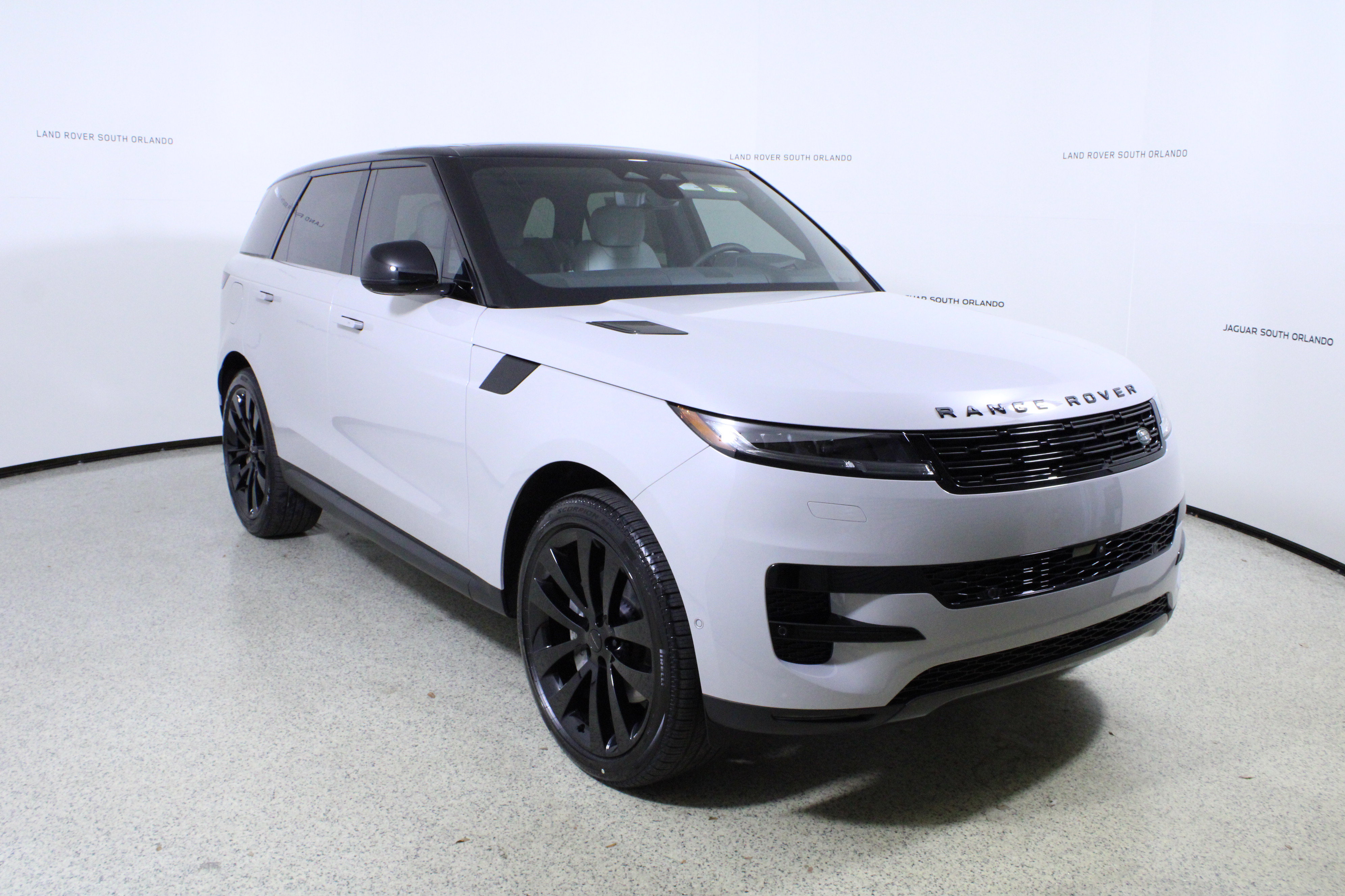 New 2026 Land Rover Range Rover Sport SE image 3