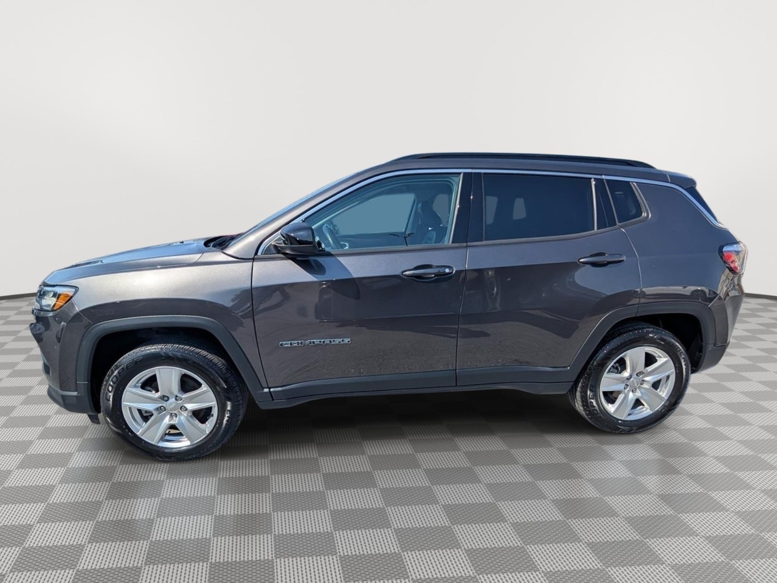 Used 2022 Jeep Compass Latitude w/ Convenience Group AWD/4WD image 2