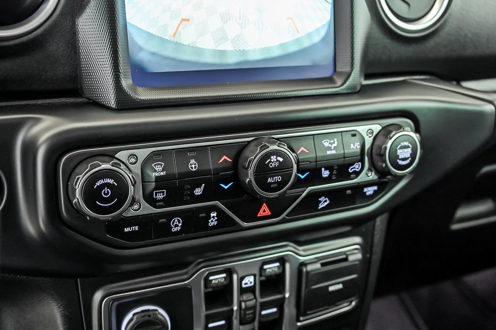 Used 2018 Jeep Wrangler Unlimited Sahara AWD/4WD image 21