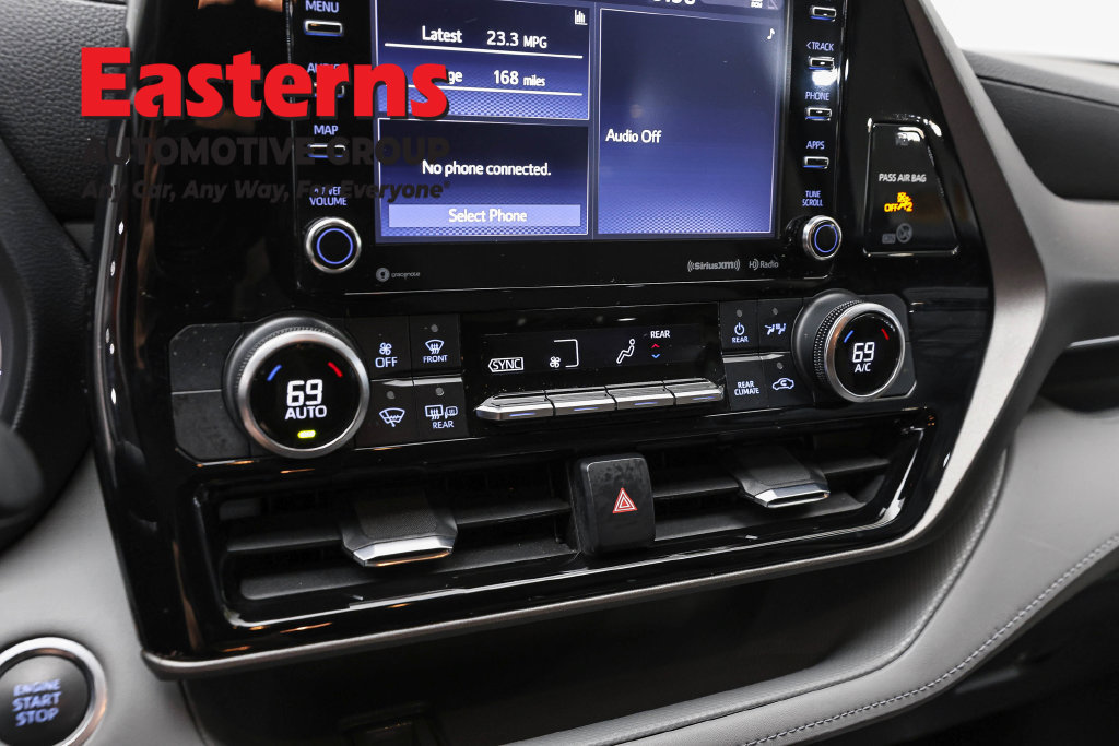 Used 2020 Toyota Highlander LE FWD image 21