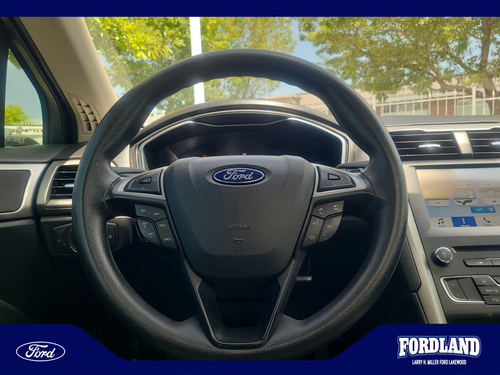 Used 2017 Ford Fusion SE w/ Fusion SE Technology Package FWD image 9