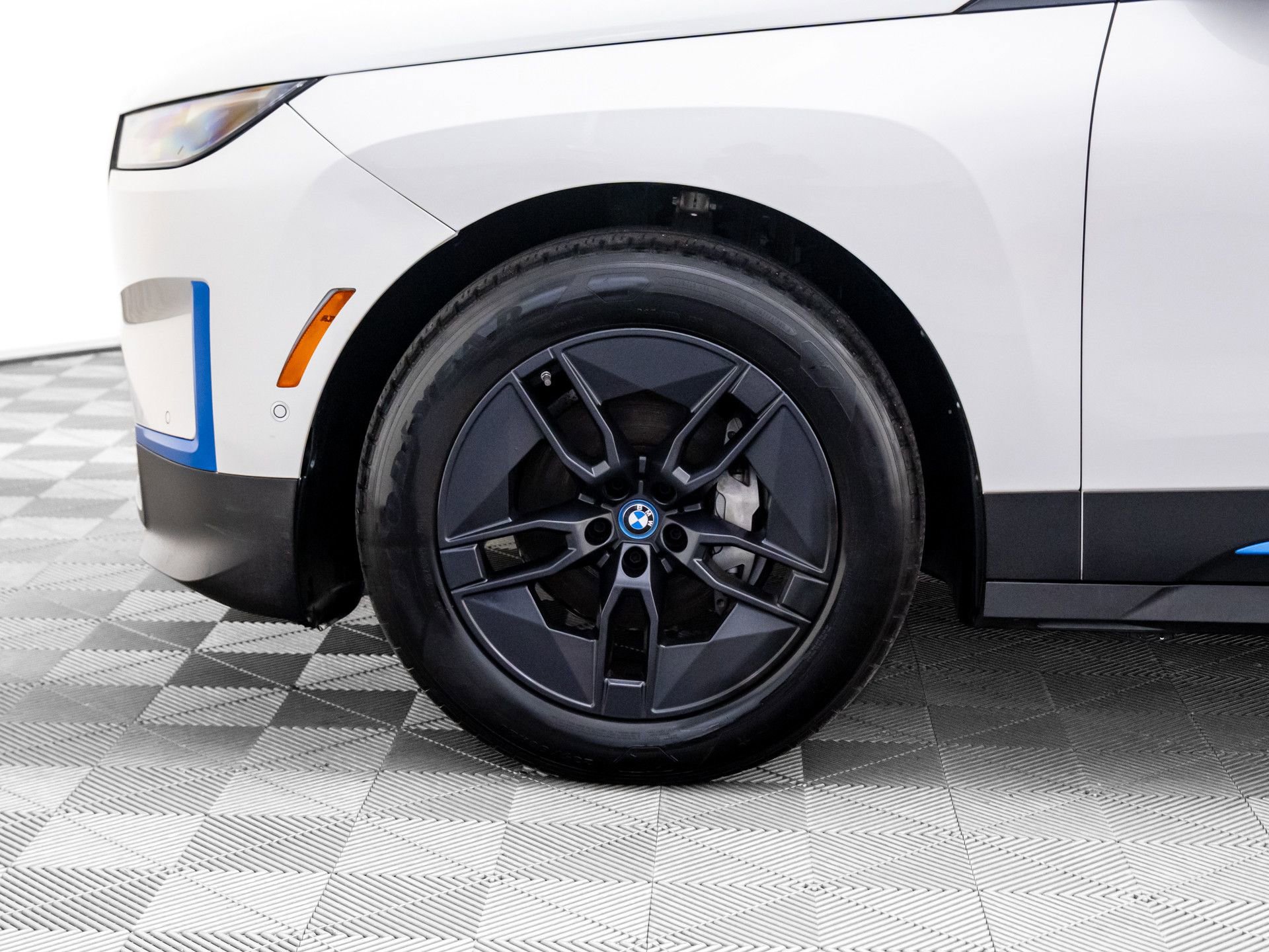 Used 2024 BMW iX xDrive50 w/ Convenience Package image 36