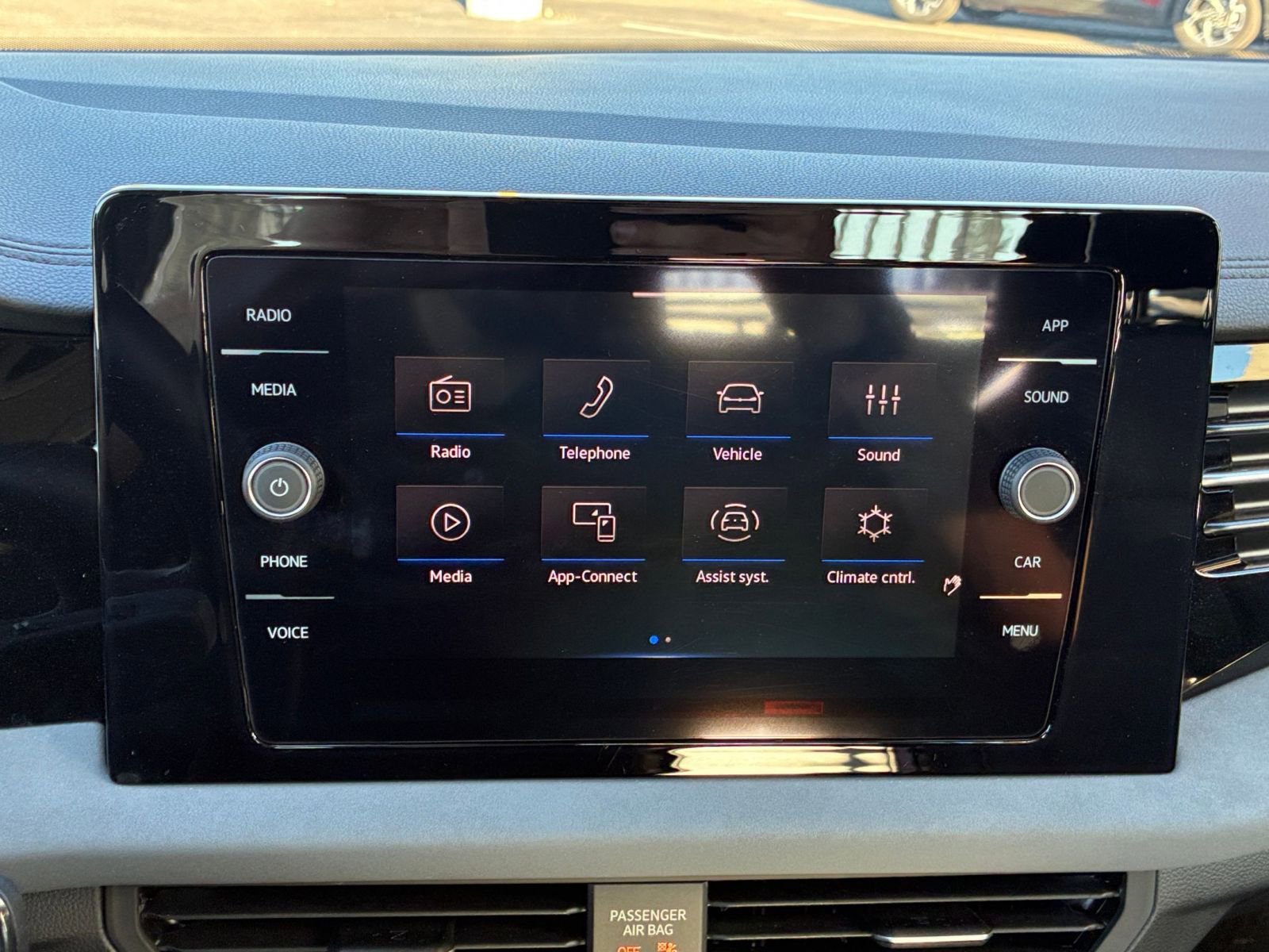 Used 2025 Volkswagen Jetta SE image 21