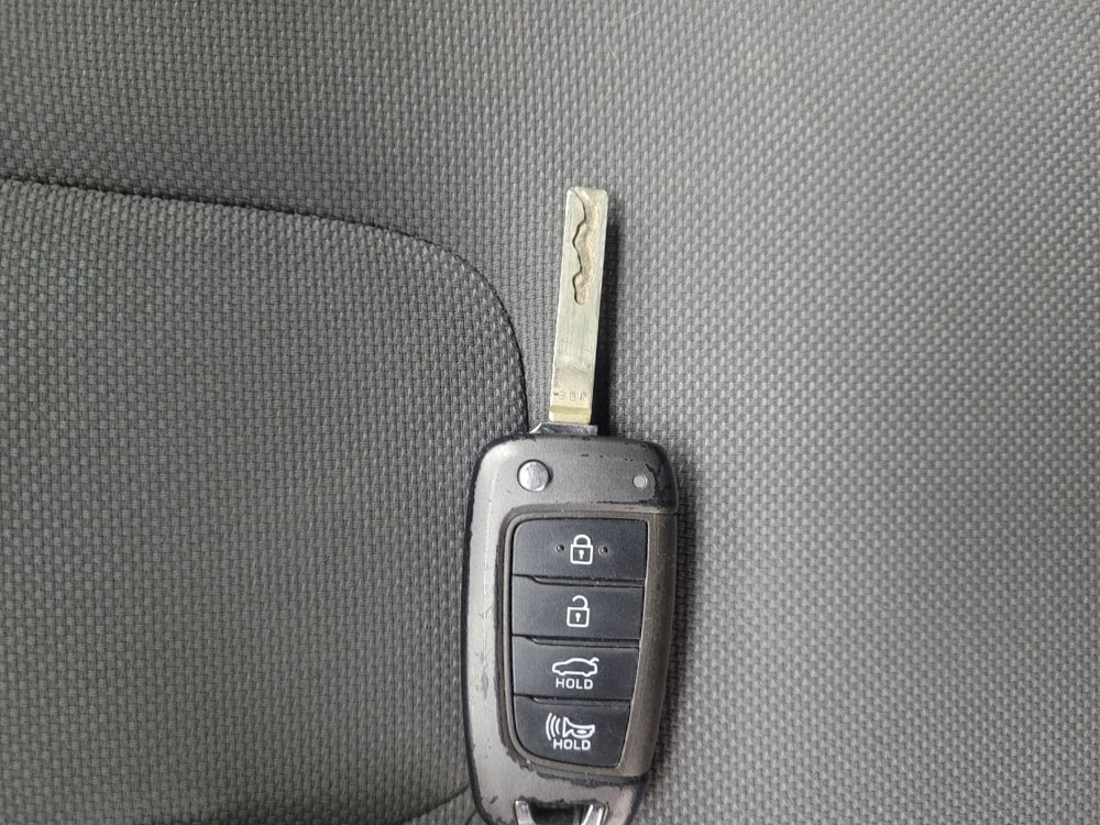 Used 2021 Hyundai Elantra SE w/ Cargo Package image 32